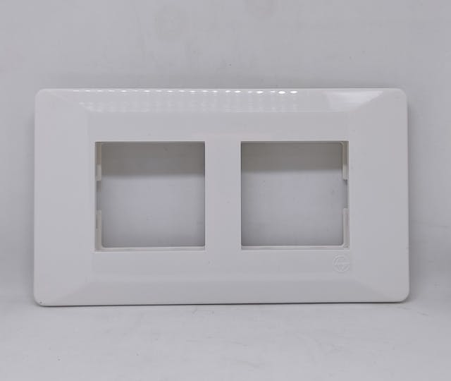L&T Entice White 4module Cover Plate with Grid Frame